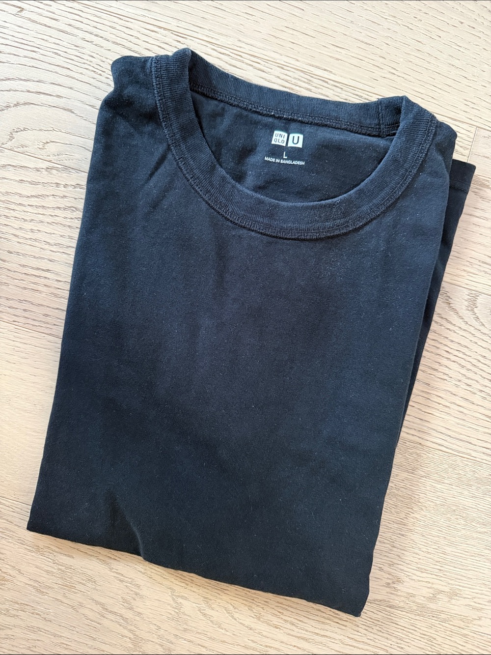 Uniqlo plain black tshirt